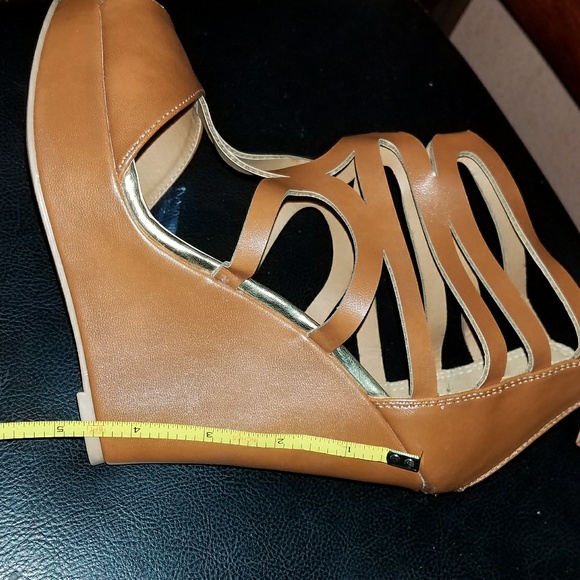 Heels - Picture 4 of 4